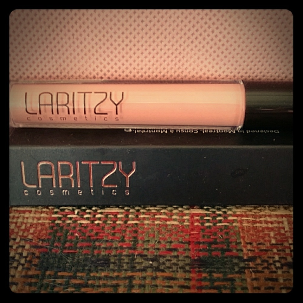 Laritzy lip gloss - color Vibe